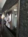 Изготовили и смонтировали зеркала в интерьер одной из московских квартир. С удовольствием поучаствовали в реализации этого замечательного проекта. Особого внимания заслуживает зеркало в кухонной зоне с закреплённым на нем постером.